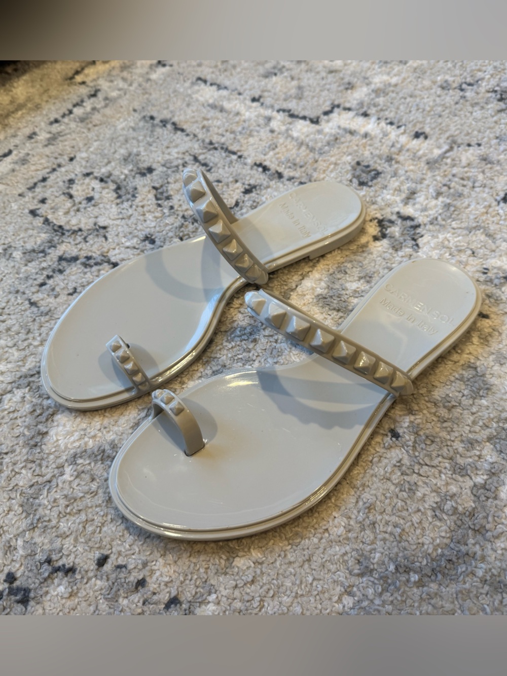 Carmen Sol Stud-Trim light gray Women's Toe-Ring Sandals